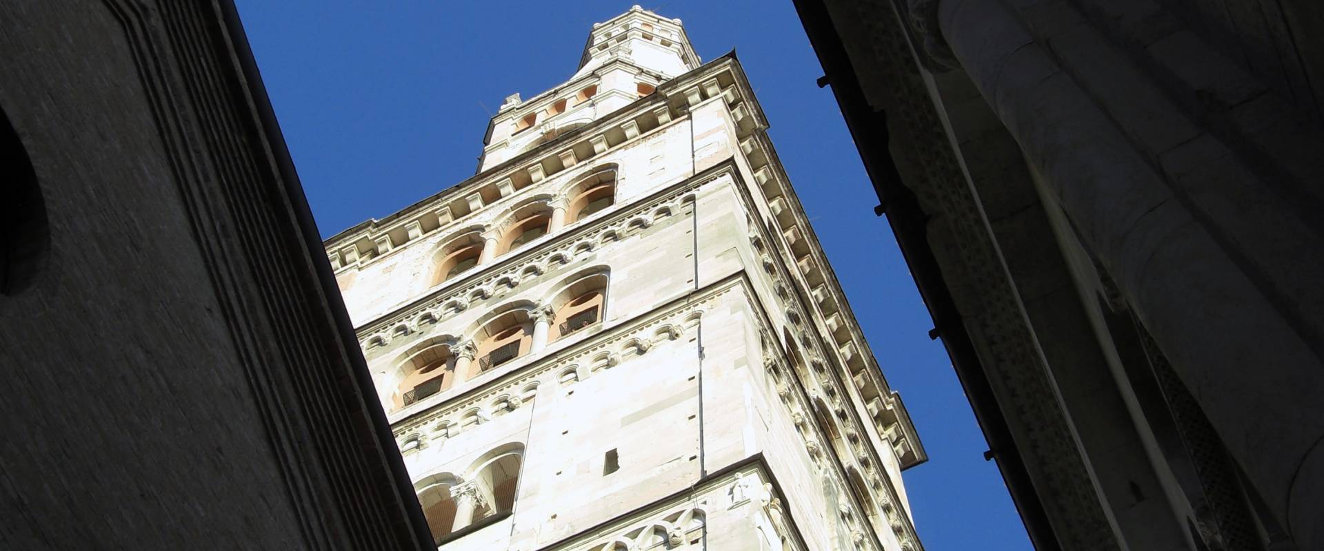 Torre Ghirlandina di Modena dal basso 6 foto di Matteolel